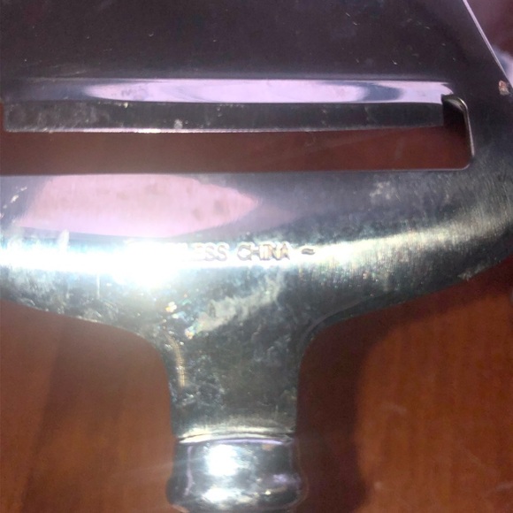 Elegant Red Cheese Slicer and knife, elegant addition to your party supplies - Picture 7 of 8